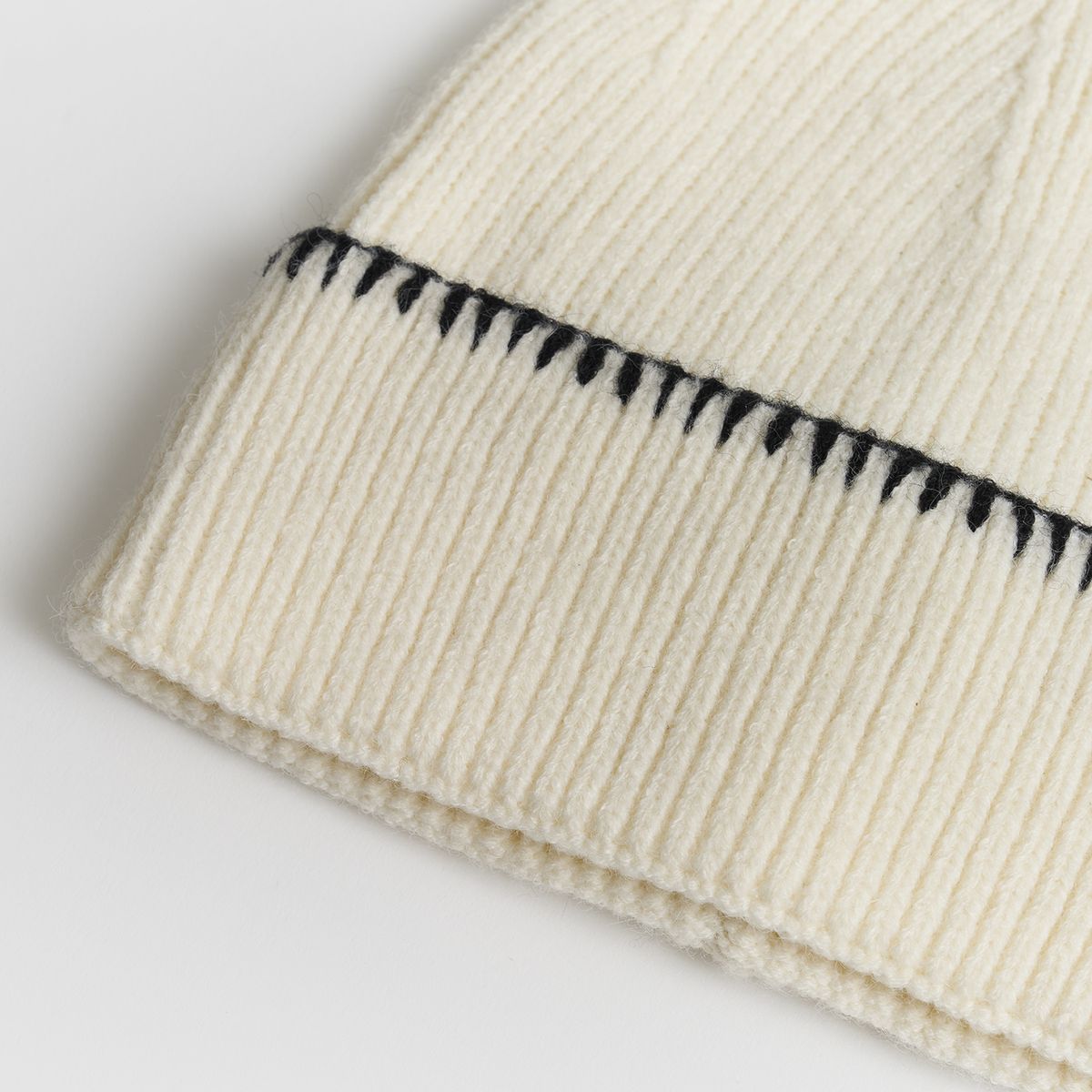 LOUNGE - Gorro Piping Bicolor Alto Invierno LOUNGE
