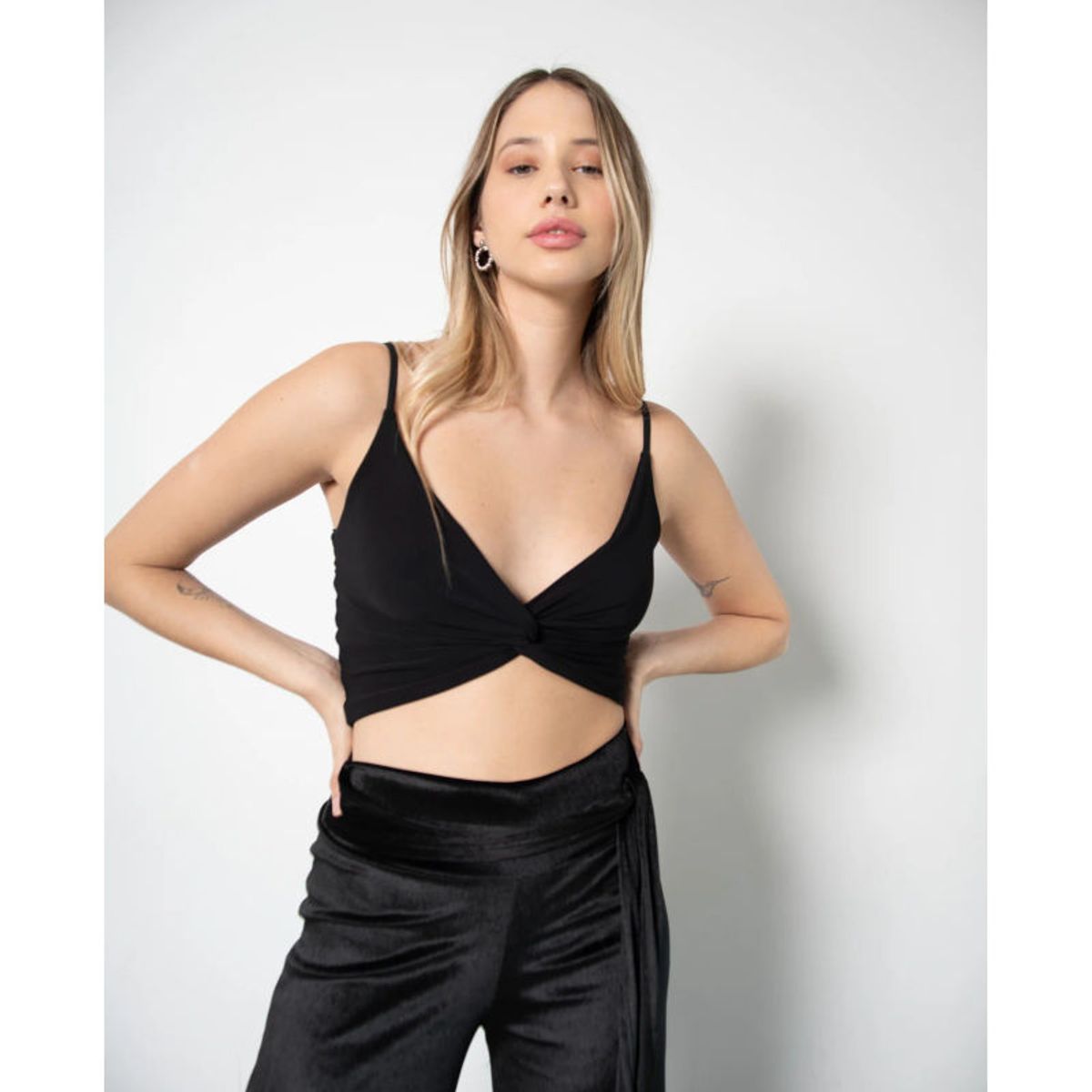 MI PLACARD - CROP TOP NUDO NEGRO