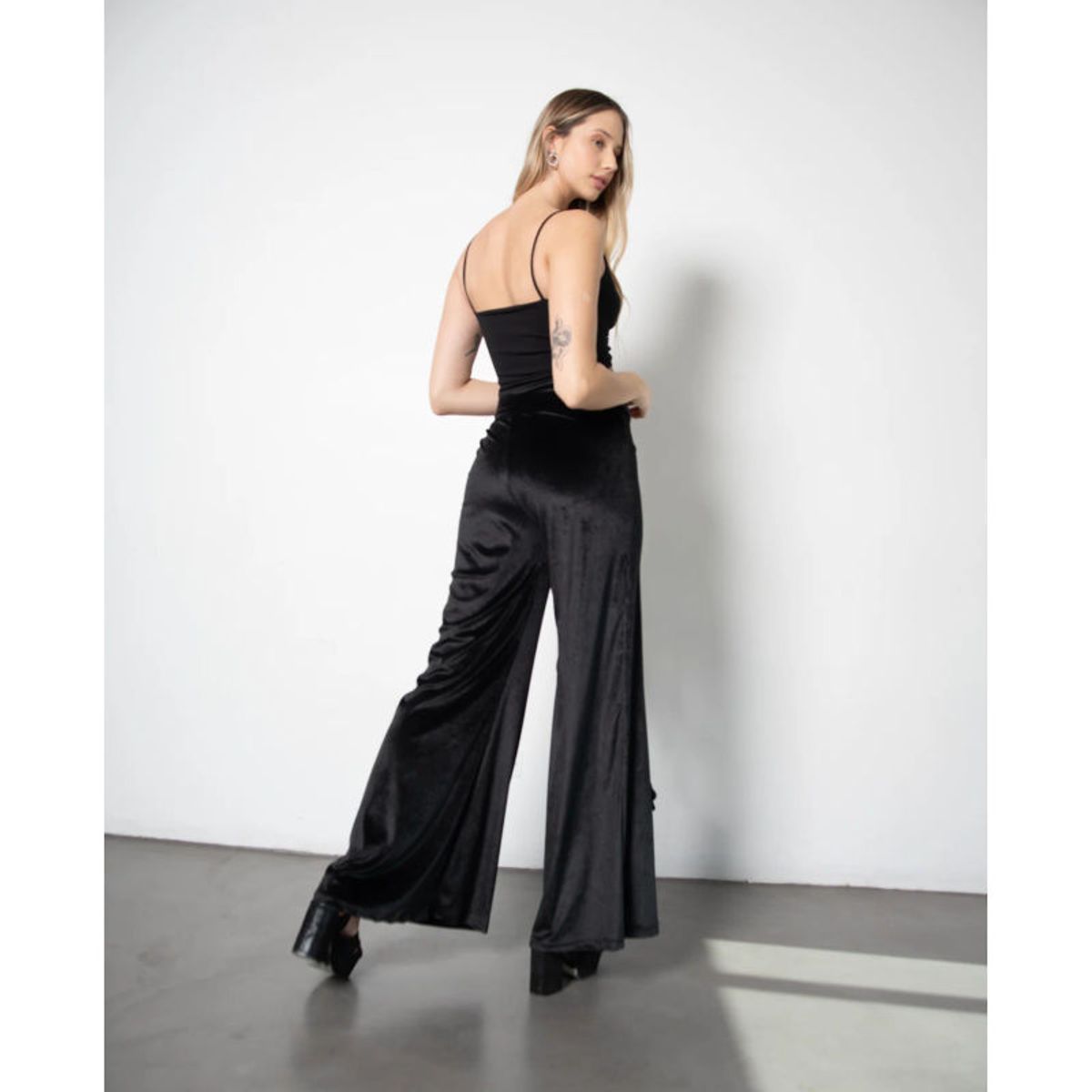 MI PLACARD - CROP TOP NUDO NEGRO