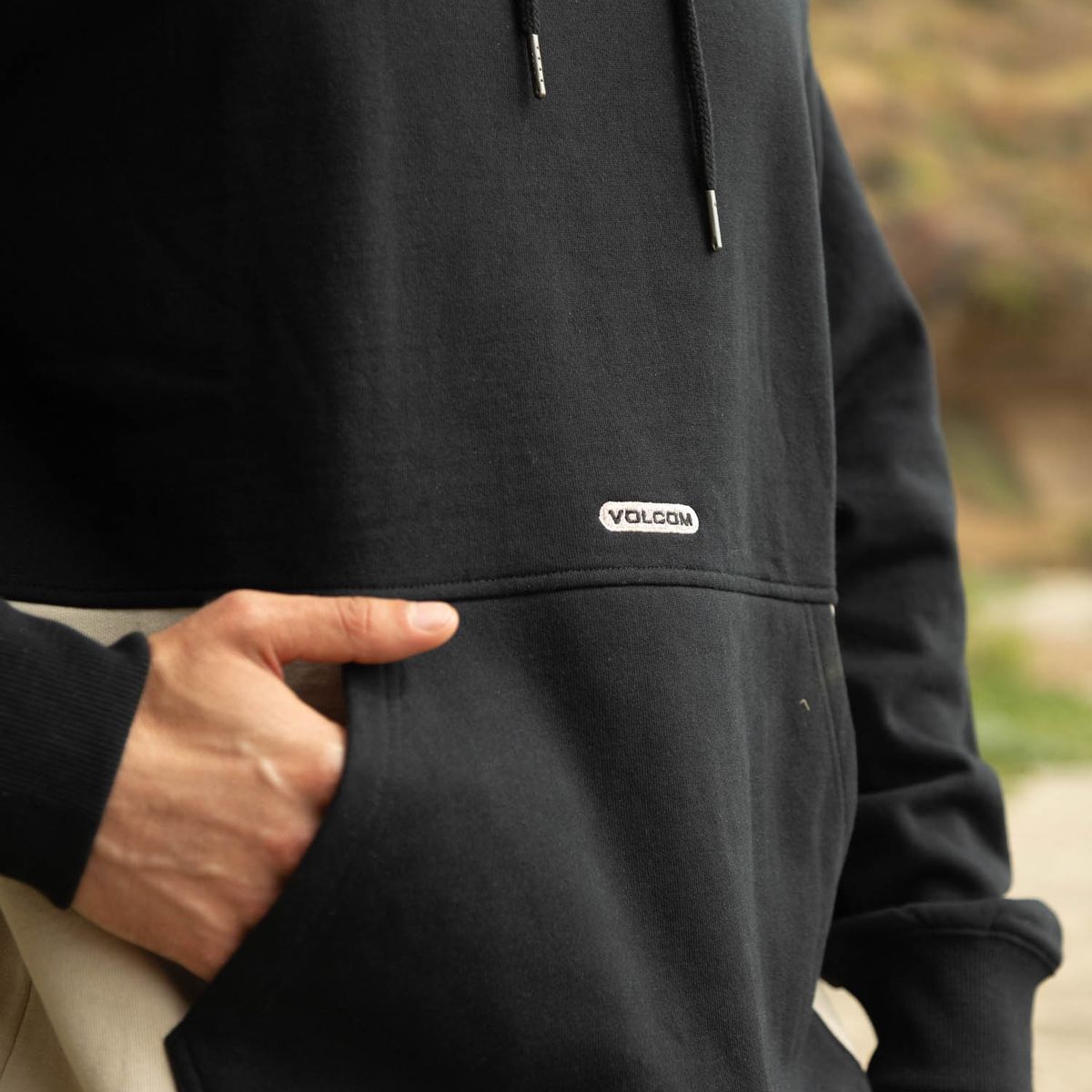 VOLCOM - Poleron Canguro Block VLC Negro Hombre Volcom