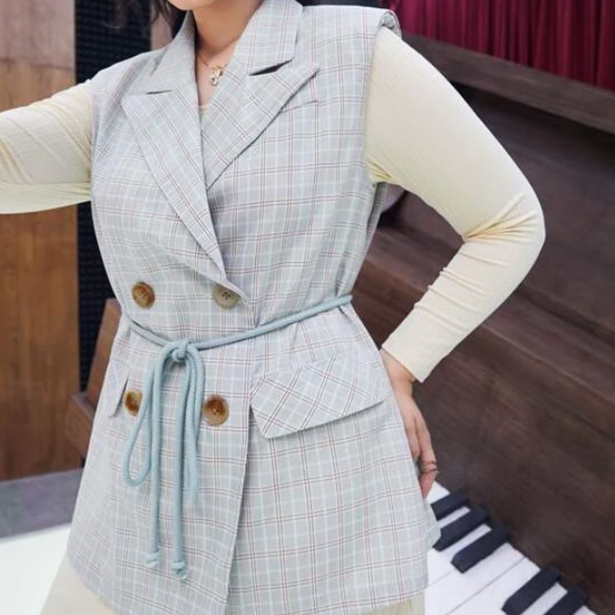 KIRAMA CLOTHING STORE - Chaleco Elegante a Cuadros con Botones Frontales