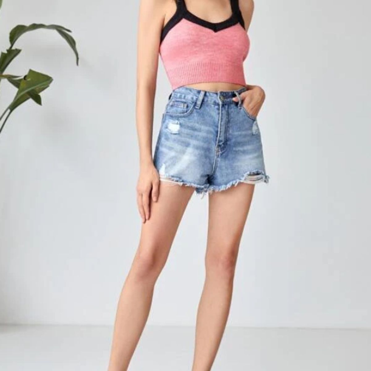 KIRAMA CLOTHING STORE - Top Crop Rosa con Ribete en Contraste