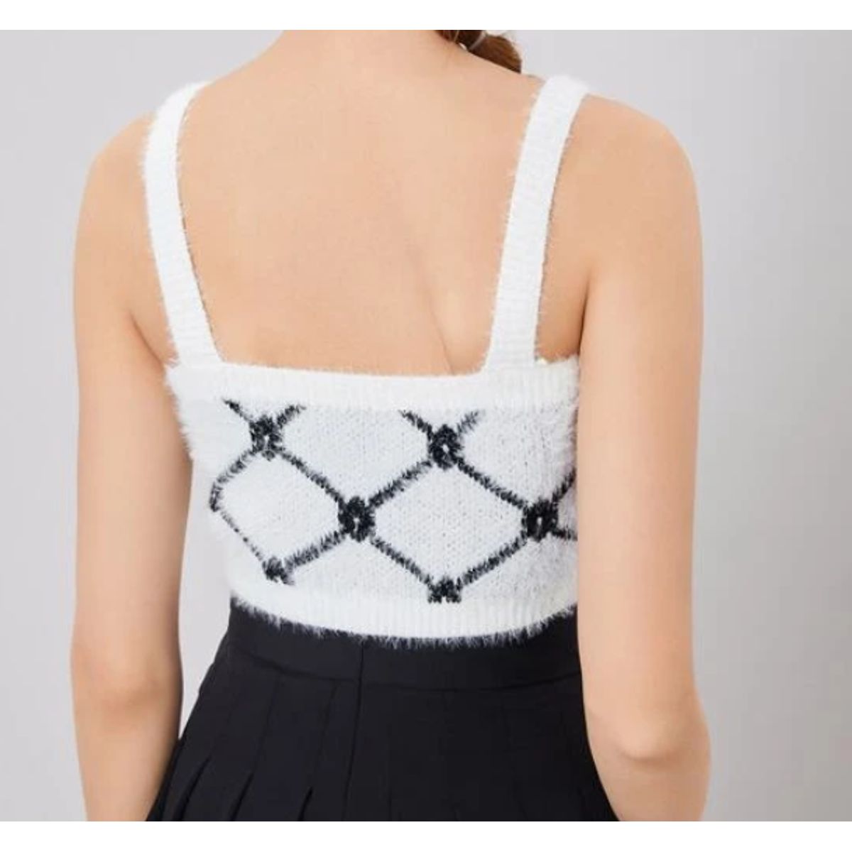 KIRAMA CLOTHING STORE - Top Crop Blanco Geométrico de Tirantes Finos