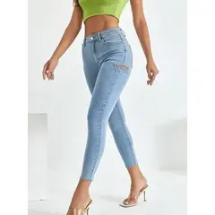 KIRAMA CLOTHING STORE - Pantalón Jeans Azul Claro Ajustado de Tiro Natural