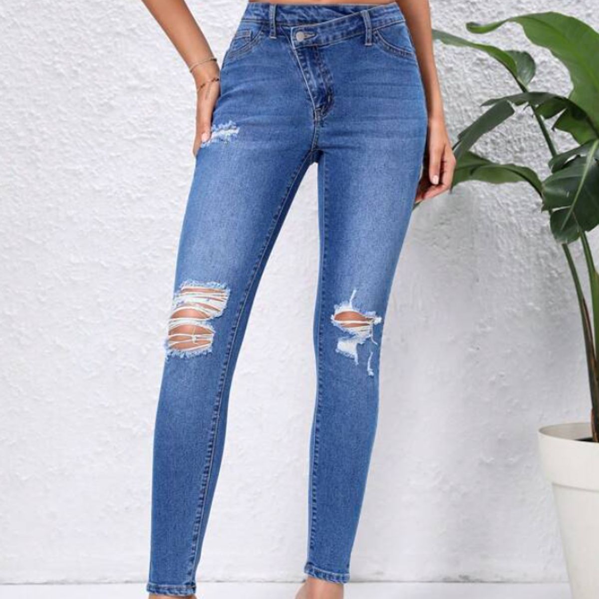 KIRAMA CLOTHING STORE - Jeans Skinny Azul Lavado Medio con Desgarros