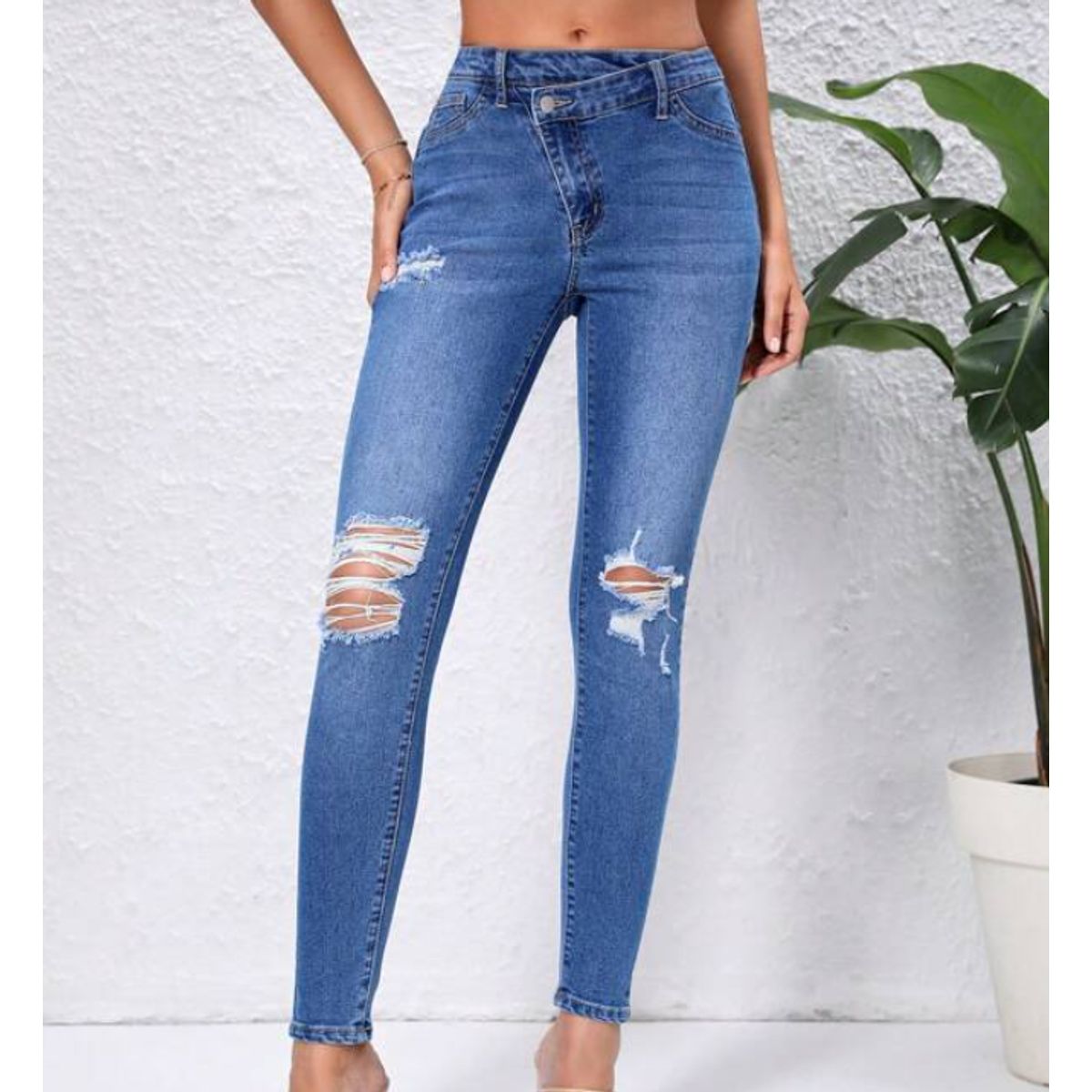 KIRAMA CLOTHING STORE - Jeans Skinny Azul Lavado Medio con Desgarros