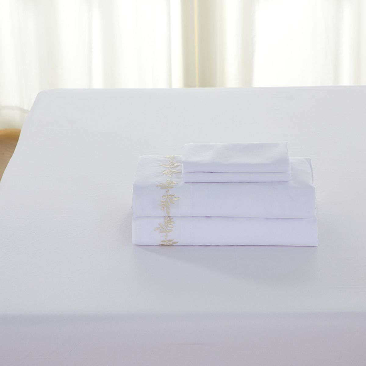 O&H ORIGINAL HOME - Juego de sábanas blanca con bordado beige 1,5 Plazas