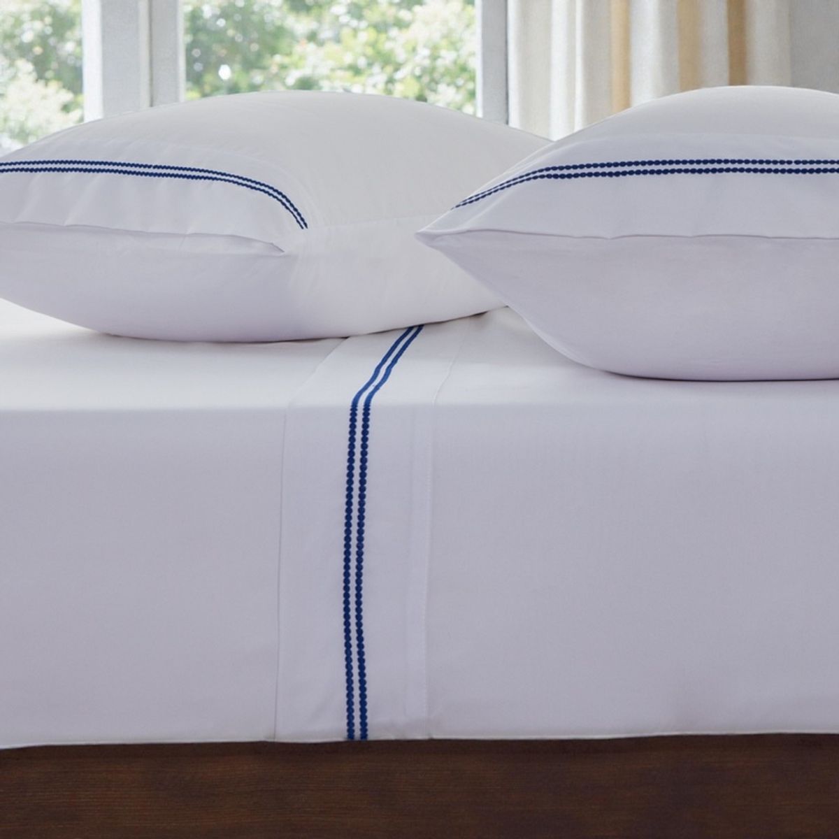 O&H ORIGINAL HOME - Juego de sábanas blanca con bordado azul 1,5 Plazas