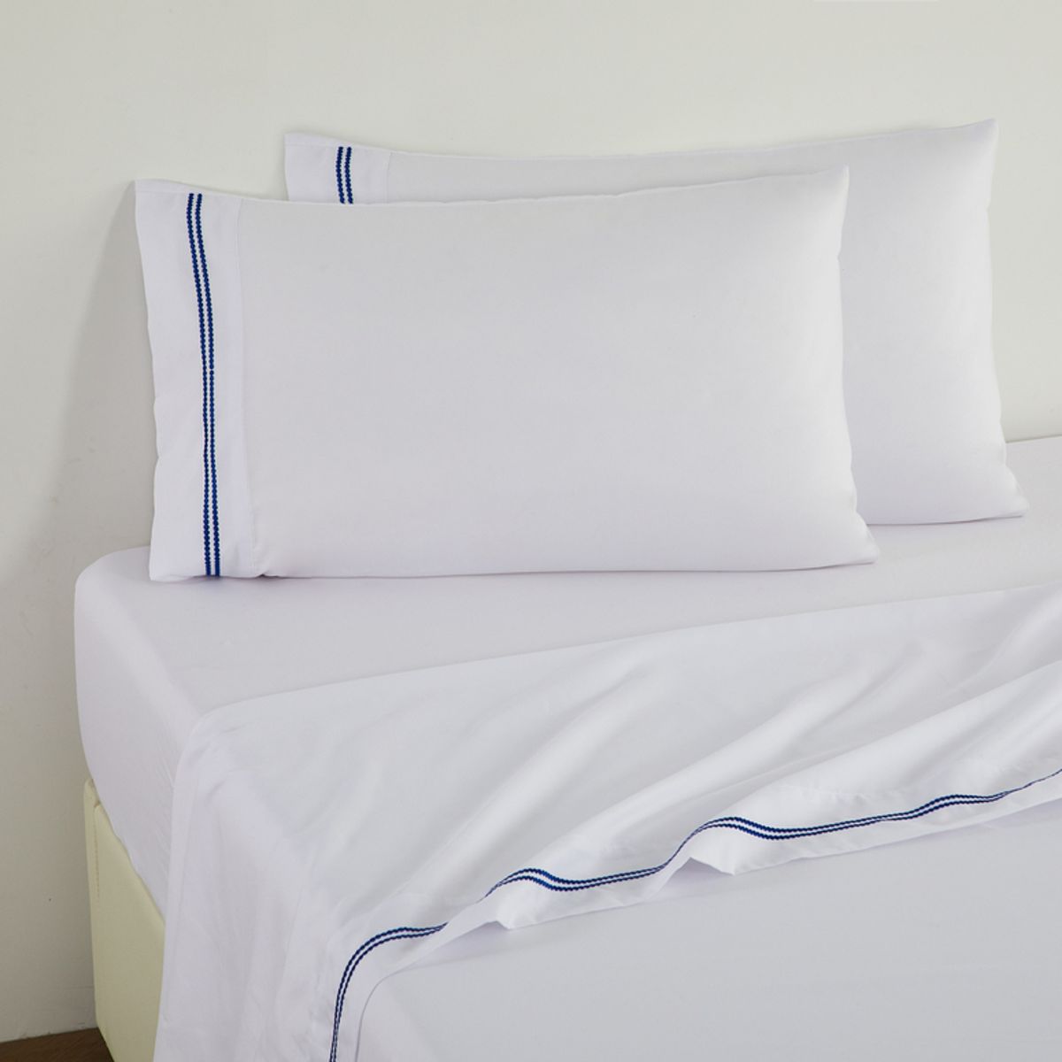 O&H ORIGINAL HOME - Juego de sábanas blanca con bordado azul 1,5 Plazas