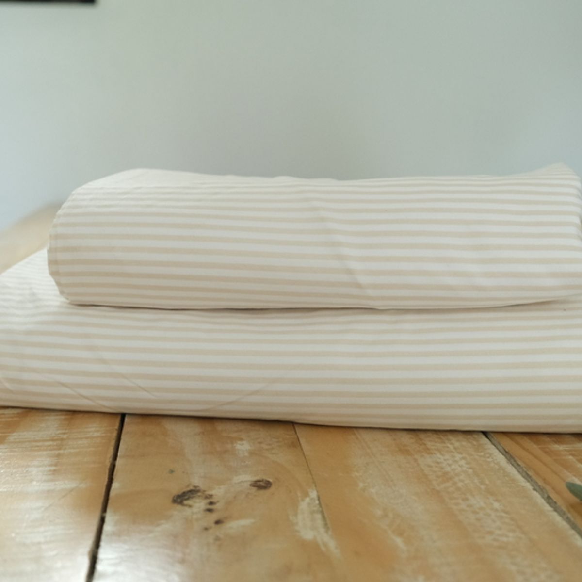 O&H ORIGINAL HOME - Juego de sábanas rayada beige microfibra 1 Plaza