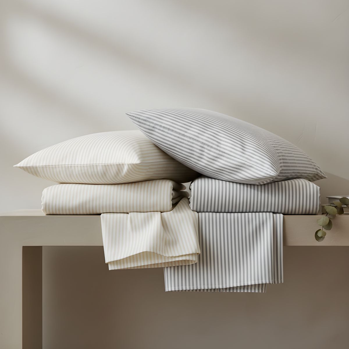 O&H ORIGINAL HOME - Juego de sábanas rayada beige microfibra 1,5 Plazas