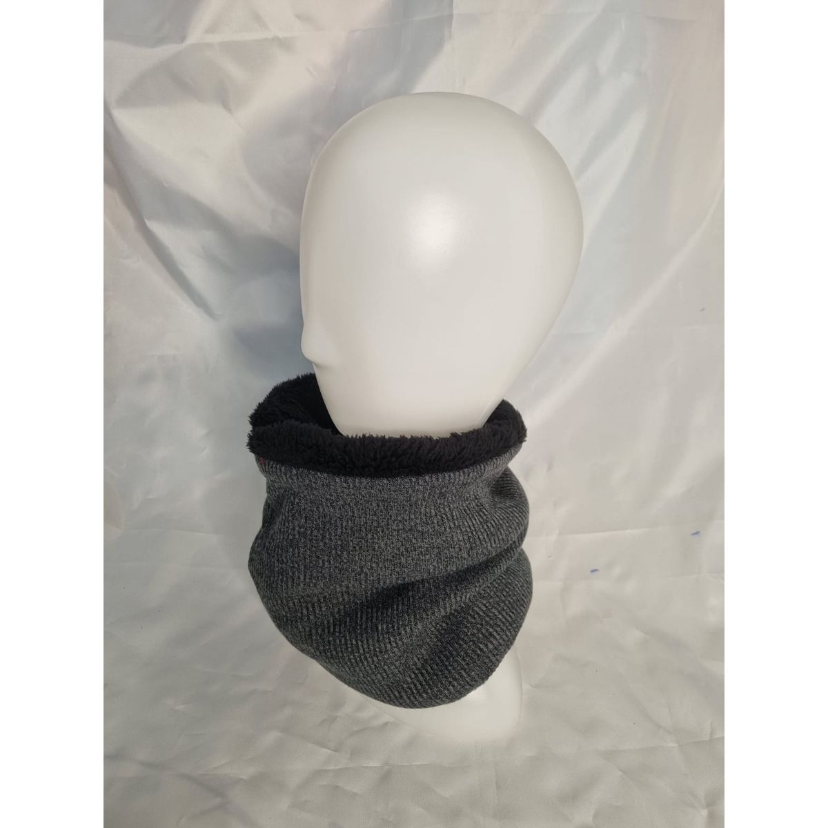 EL ESPACIO DE TOMMY - Cuello invierno gris cordero negro