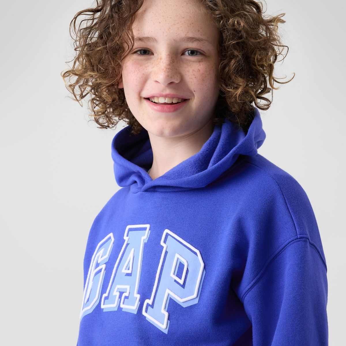 GAP - Polerón Niño Con Gorro Sin Cierre Logo Azul Gap