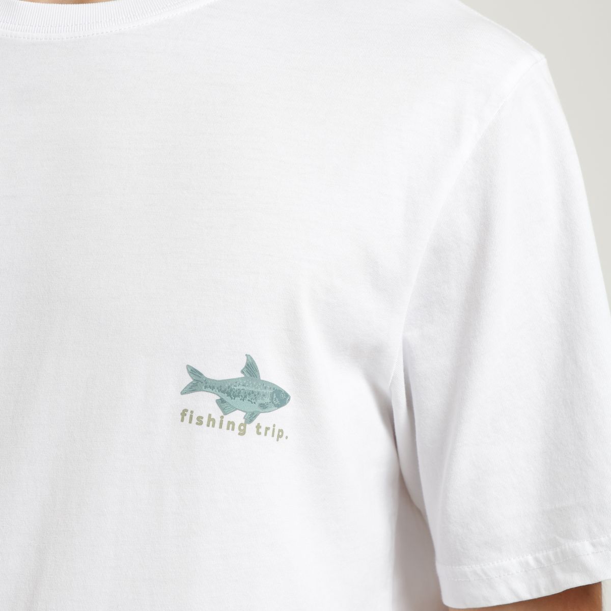 FROENS - Polera hombre manga corta Pez blanco Froens