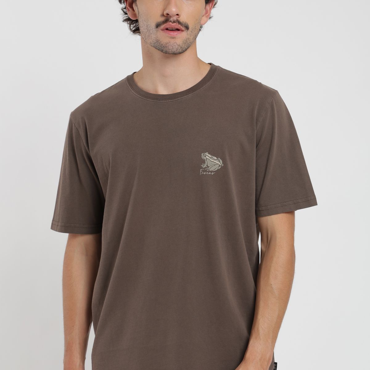 FROENS - Polera hombre manga corta Rana café Froens