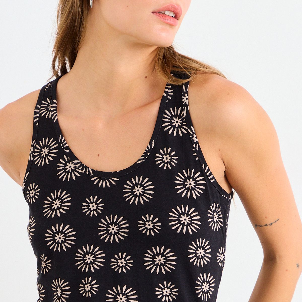 IO - Polera Fantasia Mujer Negro Io