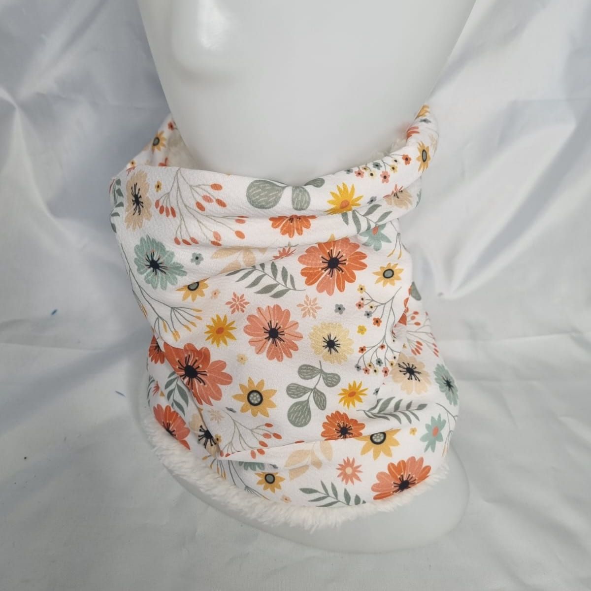 EL ESPACIO DE TOMMY - Cuello invierno infantil flores con cordero blanco