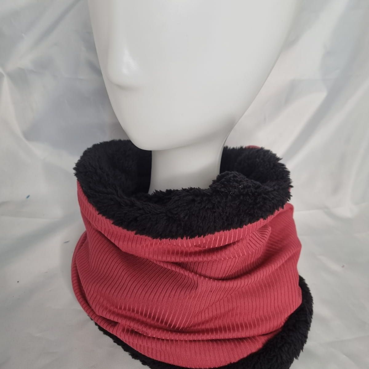 EL ESPACIO DE TOMMY - Cuello invierno adulto berries con cordero negro