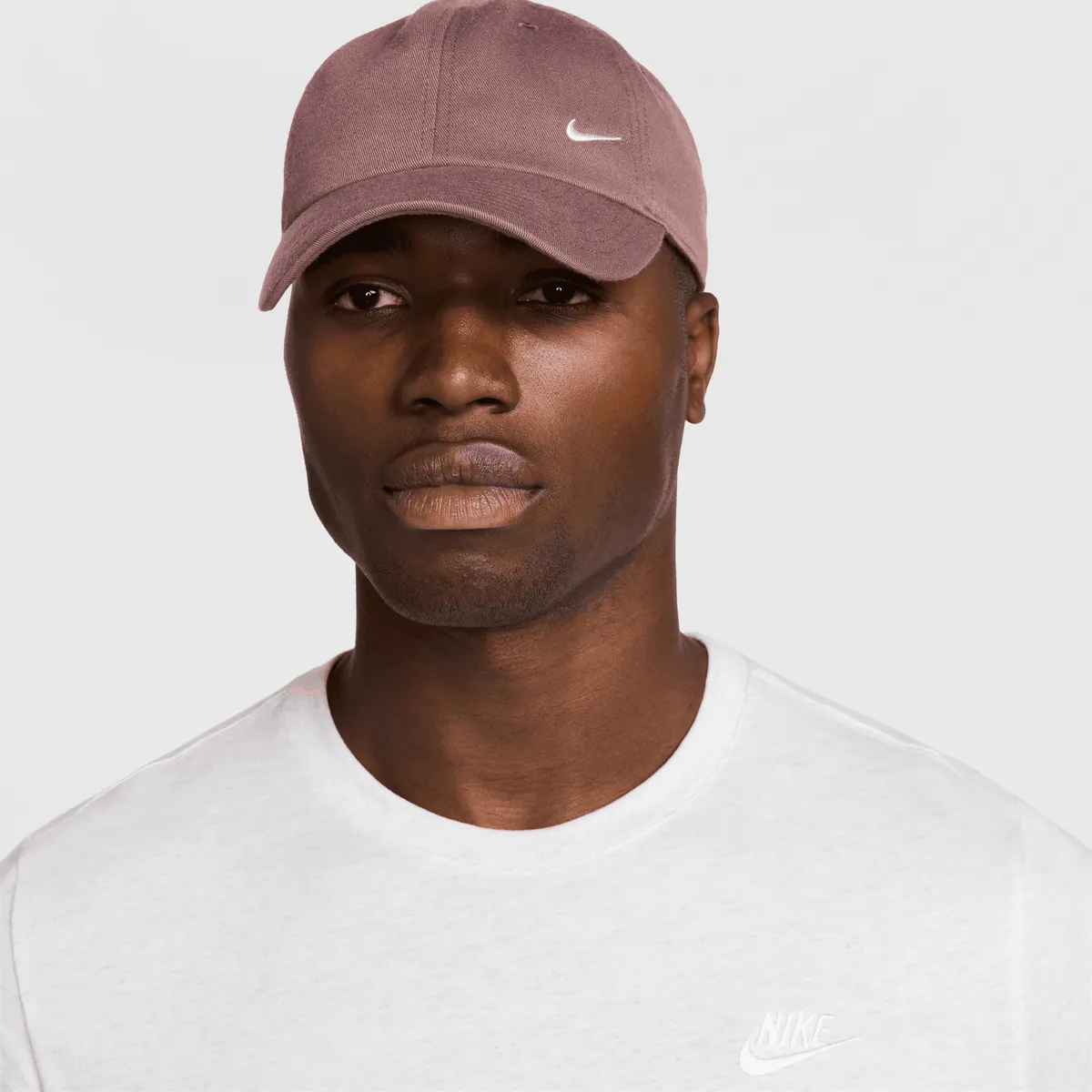 NIKE - Jockey Nike Club Morado Hombre