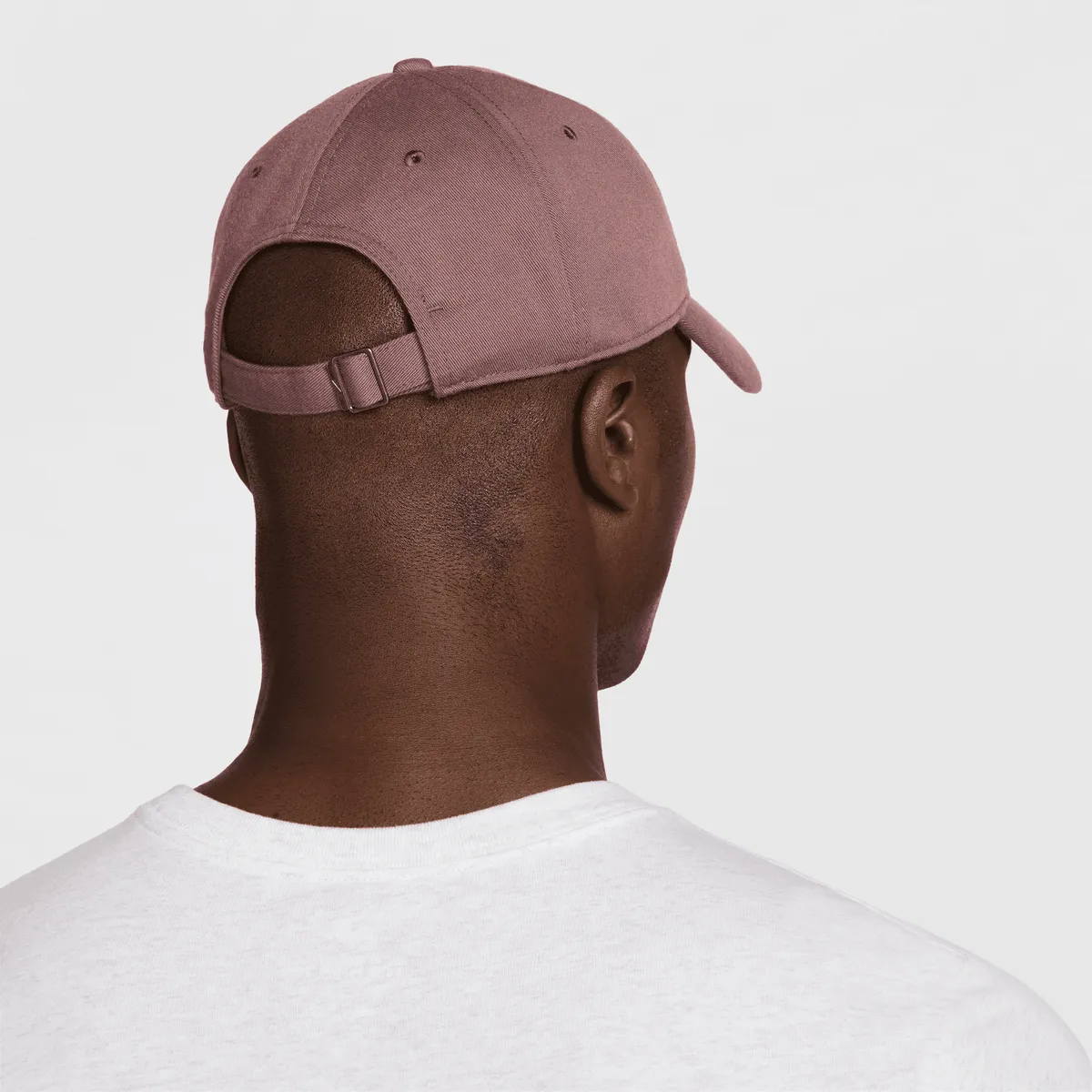 NIKE - Jockey Nike Club Morado Hombre