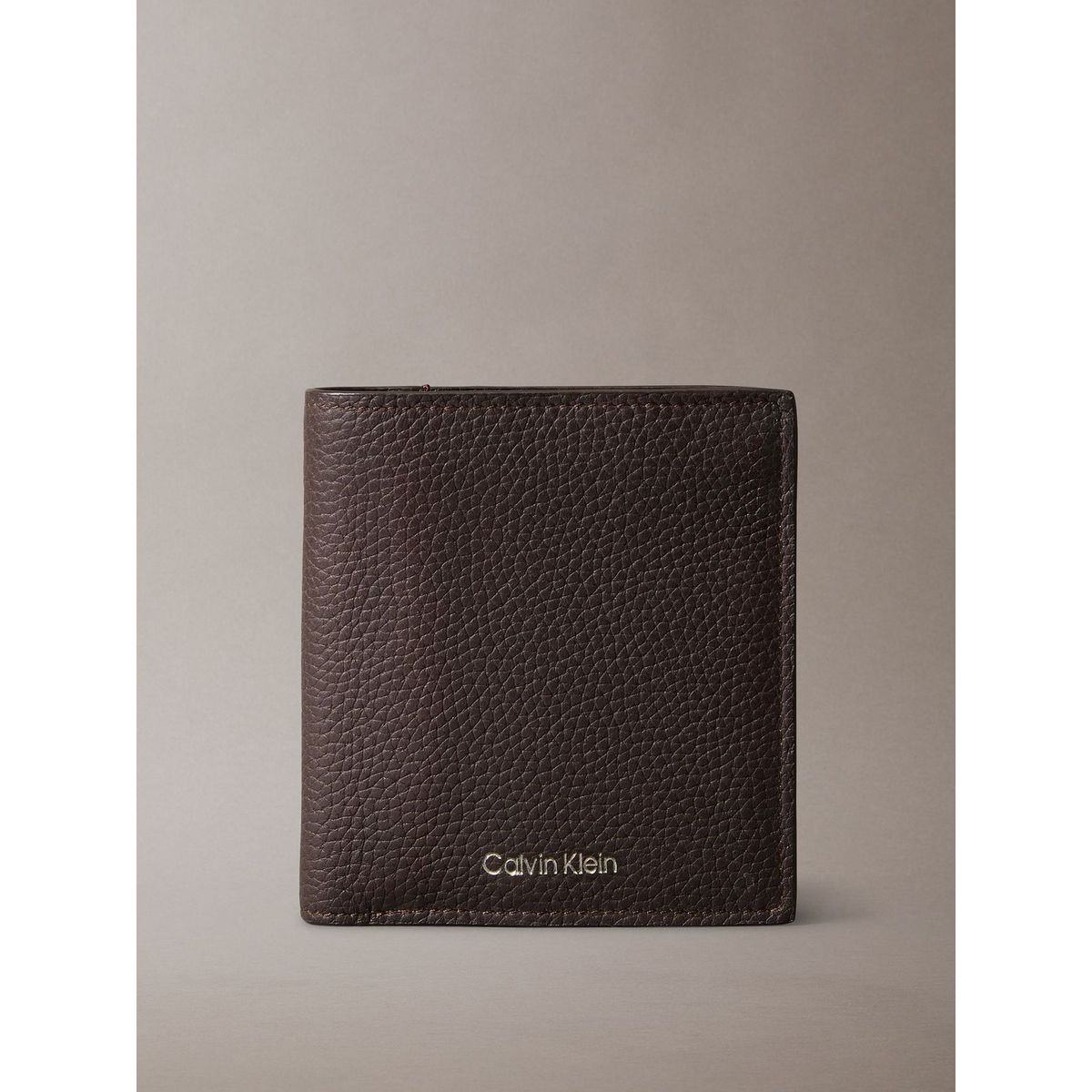 CALVIN KLEIN - Billetera Plegada Slim con Logo Grabado Cafe Calvin Klein