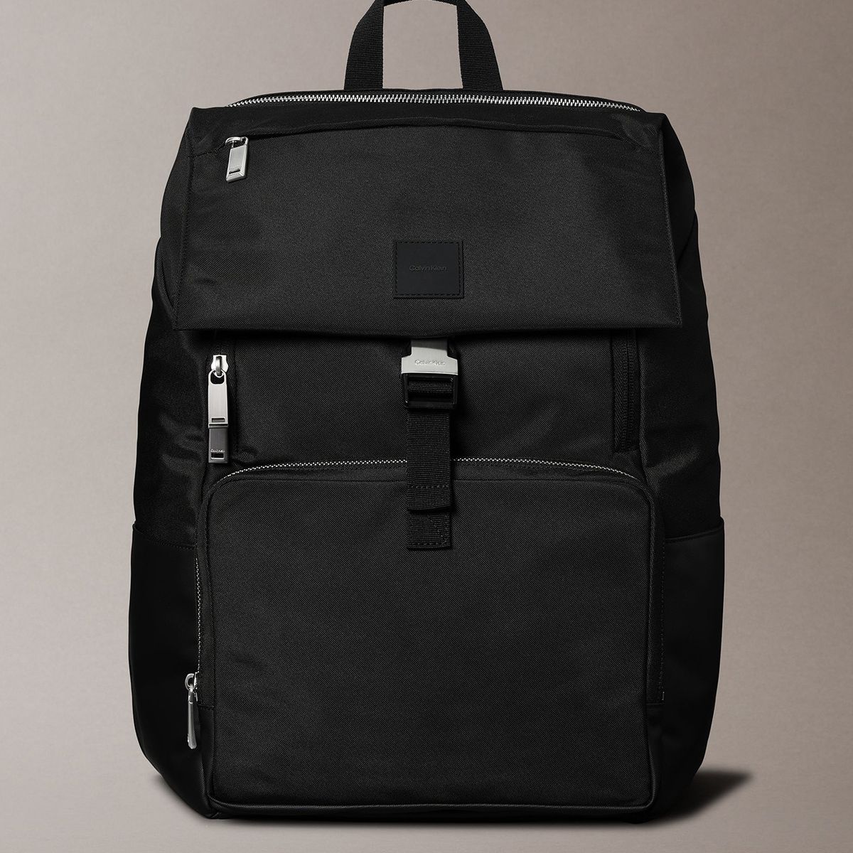 CALVIN KLEIN - Mochila Utility Flap Negro Calvin Klein