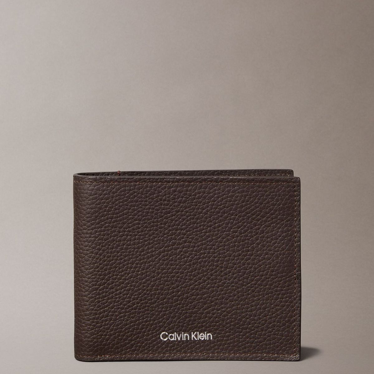 CALVIN KLEIN - Billetera Plegada con Logo Grabado Cafe Calvin Klein