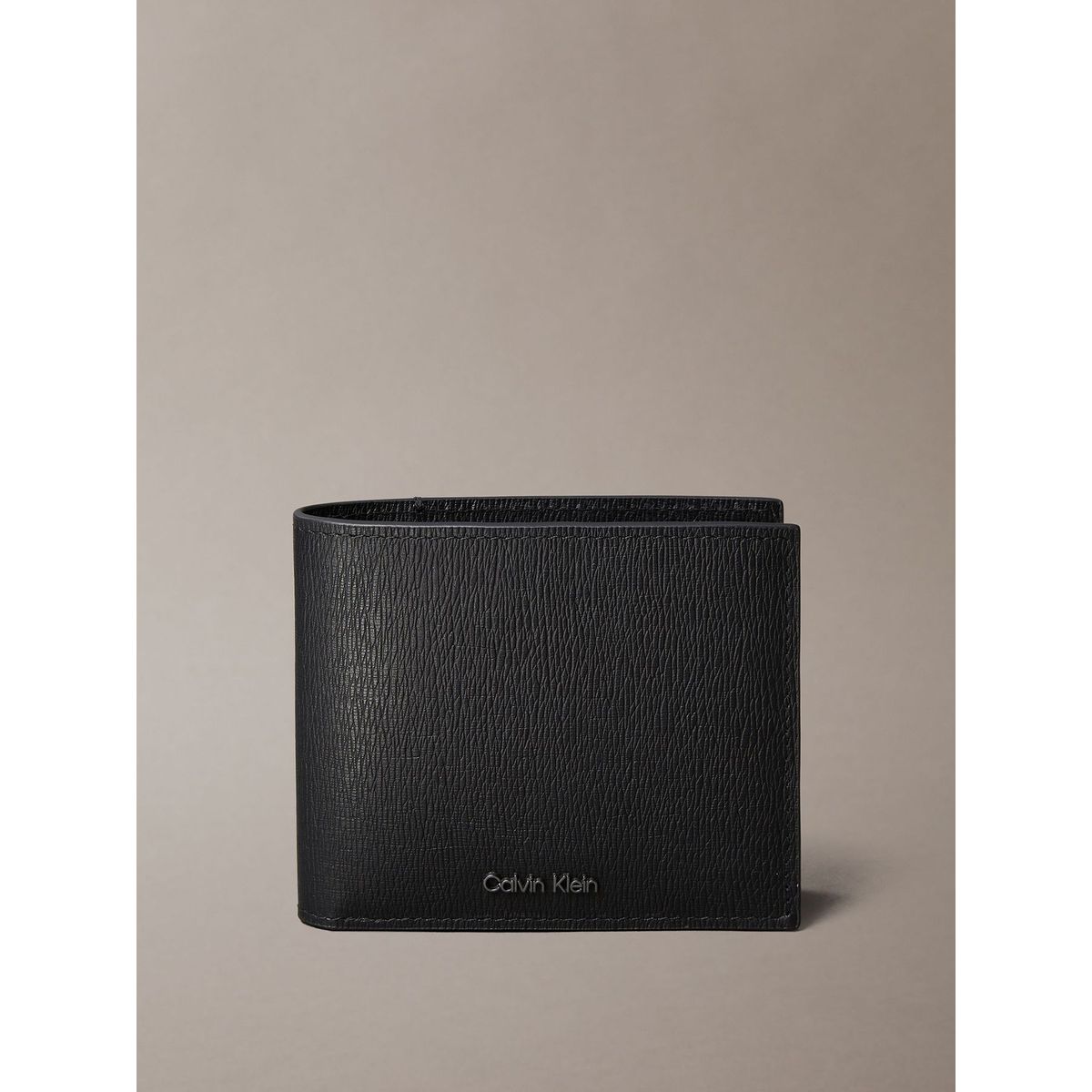 CALVIN KLEIN - Billetera Bifold en Cuero Saffiano Negro Calvin Klein