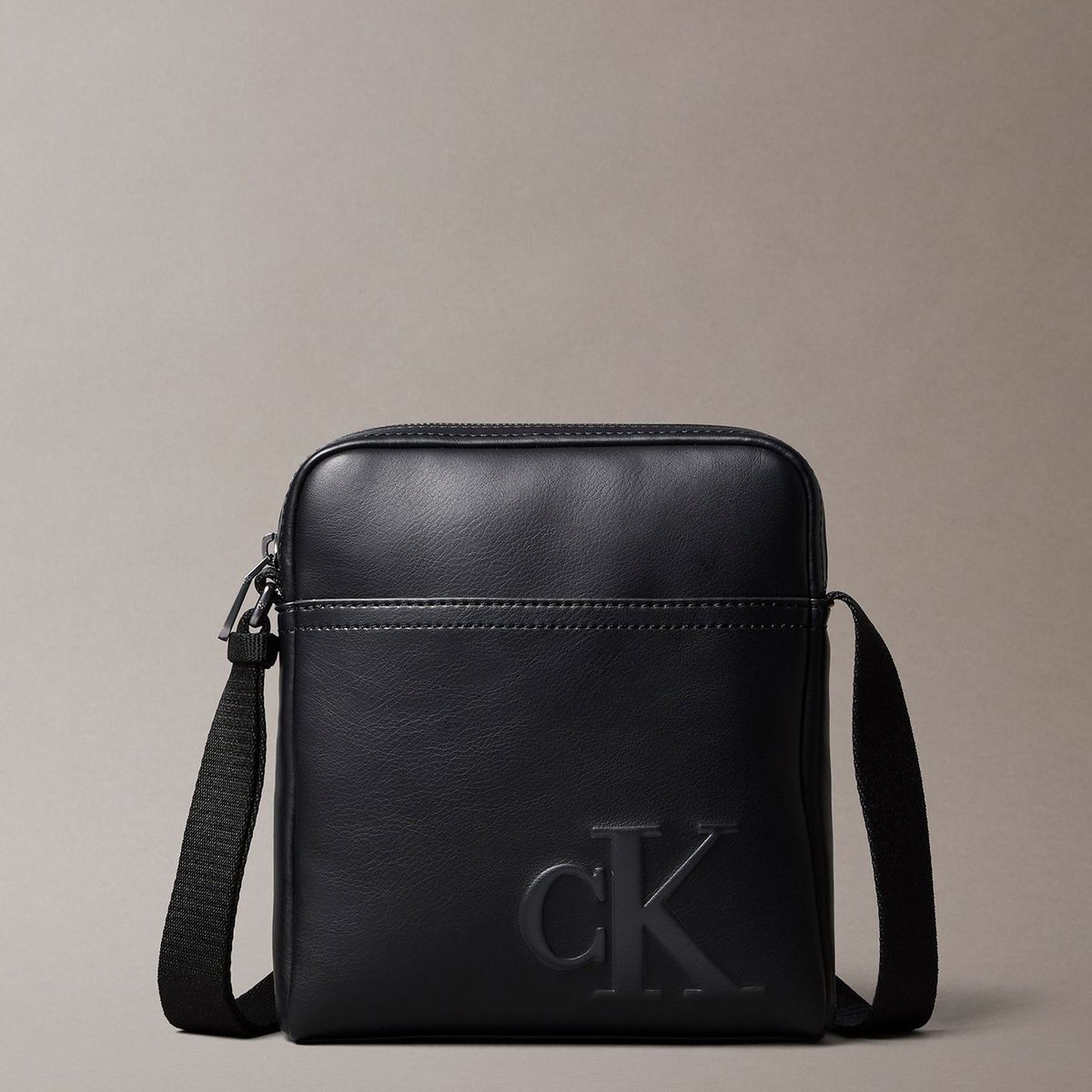CALVIN KLEIN - Bolso Reporter Hombre Grabado Negro Calvin Klein