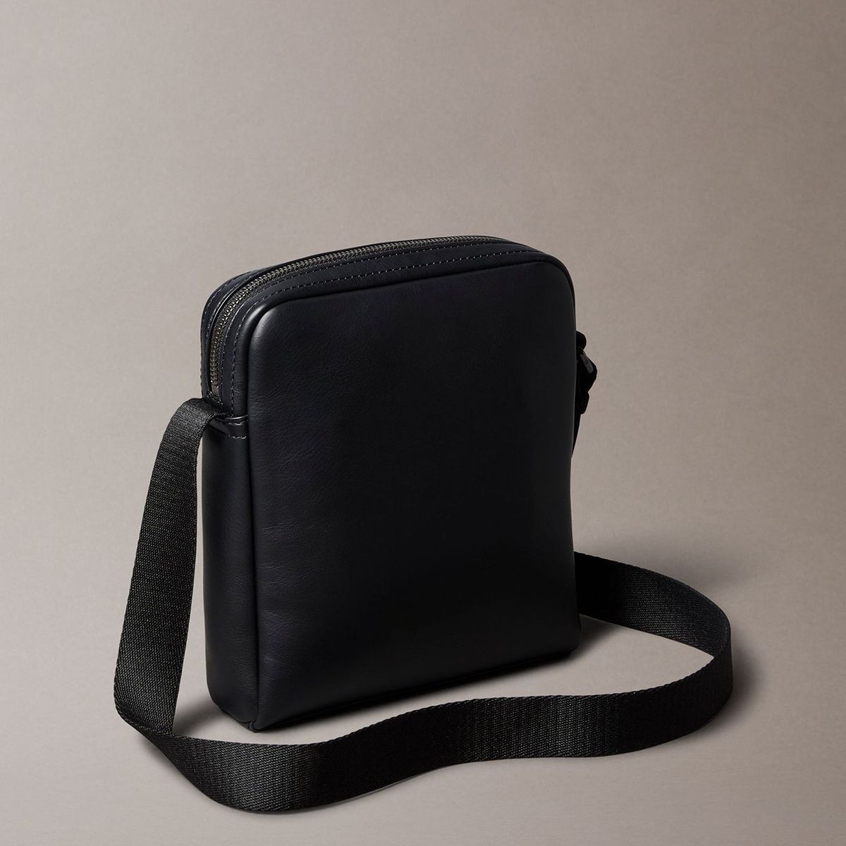 CALVIN KLEIN - Bolso Reporter Hombre Grabado Negro Calvin Klein