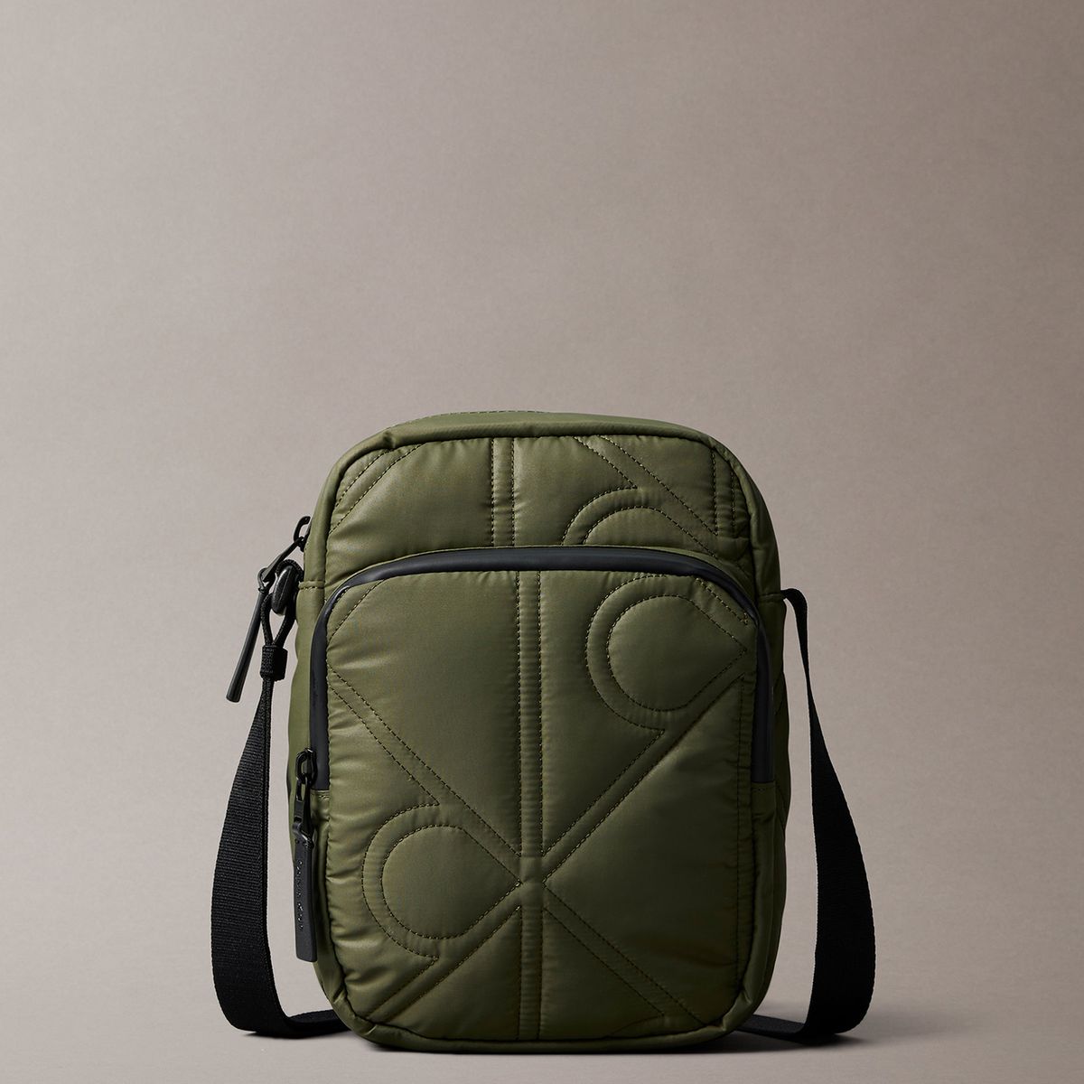CALVIN KLEIN - Bolso Reporter Acolchado con Logo Monograma Verde Calvin Klein