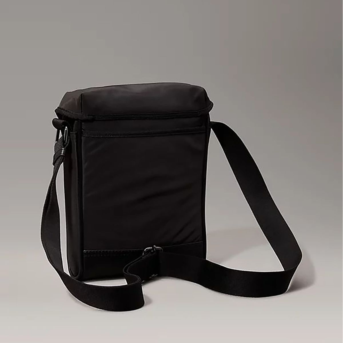 CALVIN KLEIN - Bolso Reporter con Solapa y Cierre Rápido Negro Calvin Klein