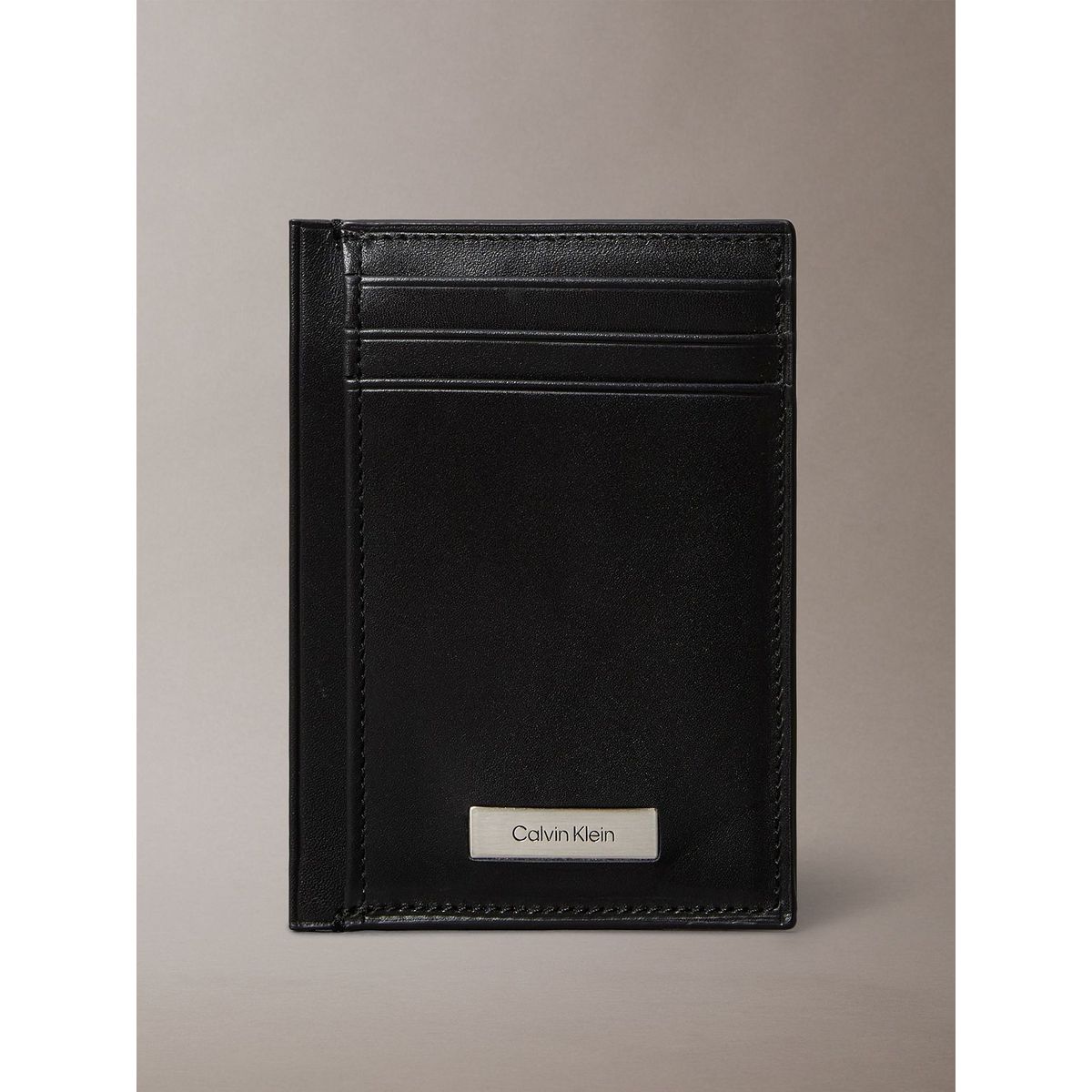 CALVIN KLEIN - Tarjetero Vertical con Logo Metálico Negro Calvin Klein