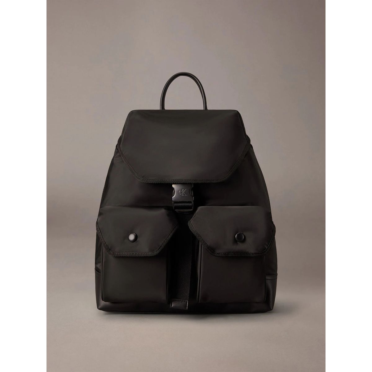 CALVIN KLEIN - Mochila con Solapa y Clip Negro Calvin Klein