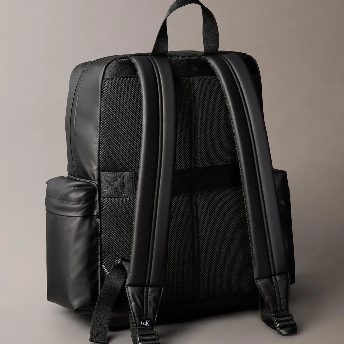 CALVIN KLEIN - Mochila con Bolsillos Utilitarios Negro Calvin Klein