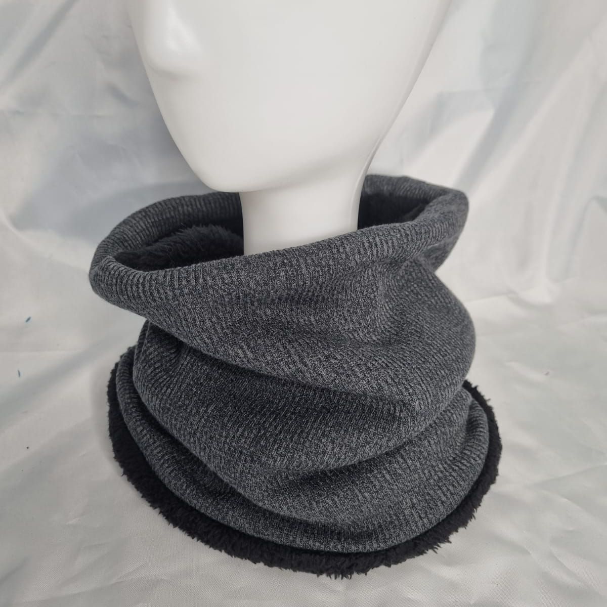 EL ESPACIO DE TOMMY - Cuello invierno adulto gris con cordero negro