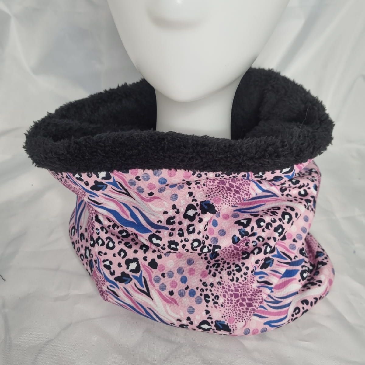 EL ESPACIO DE TOMMY - Cuello invierno adulto animal print con cordero negro