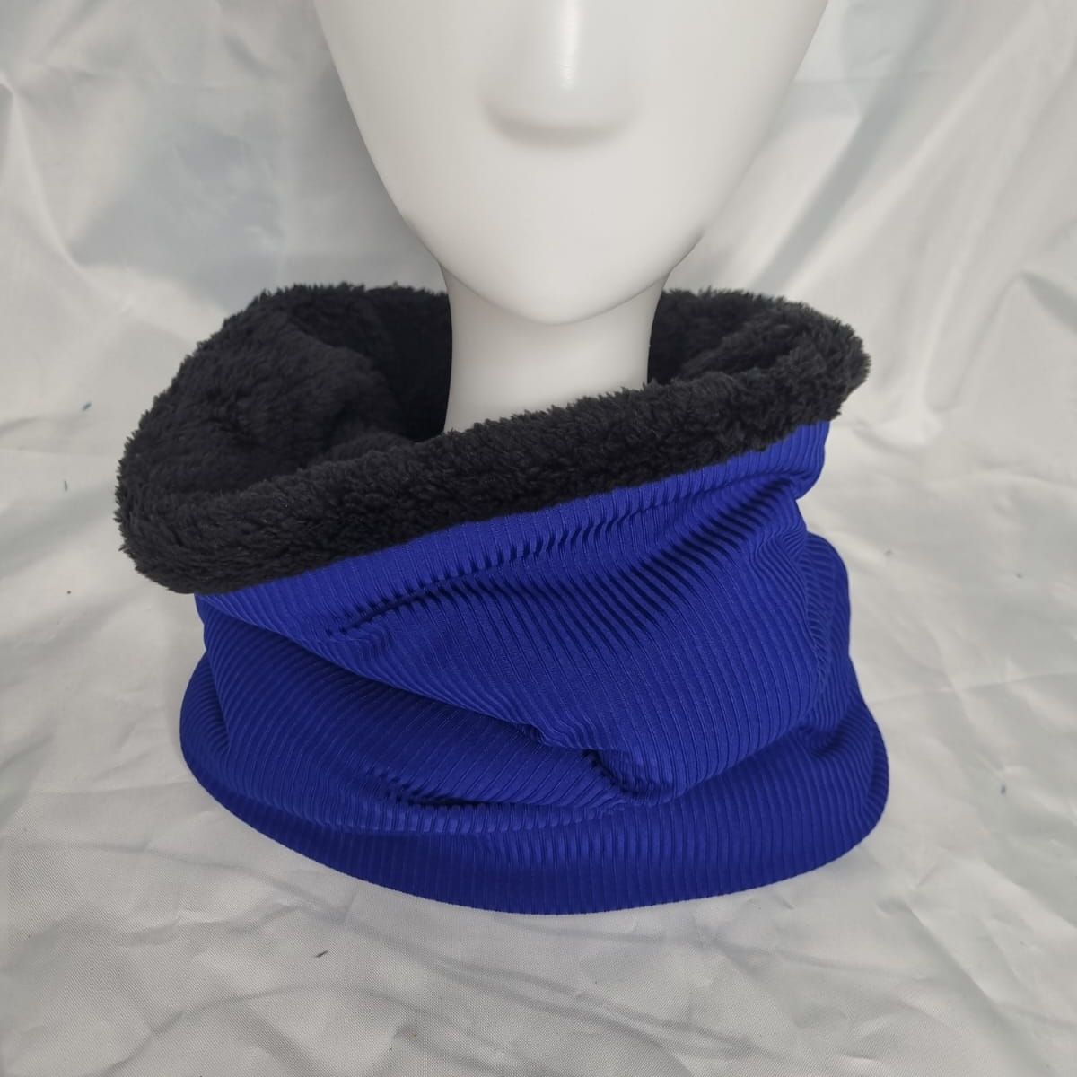 EL ESPACIO DE TOMMY - Cuello invierno adulto azul con cordero negro