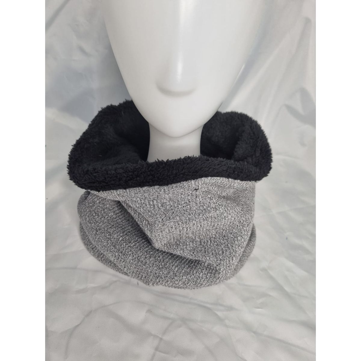 EL ESPACIO DE TOMMY - Cuello invierno adulto gris claro con cordero negro