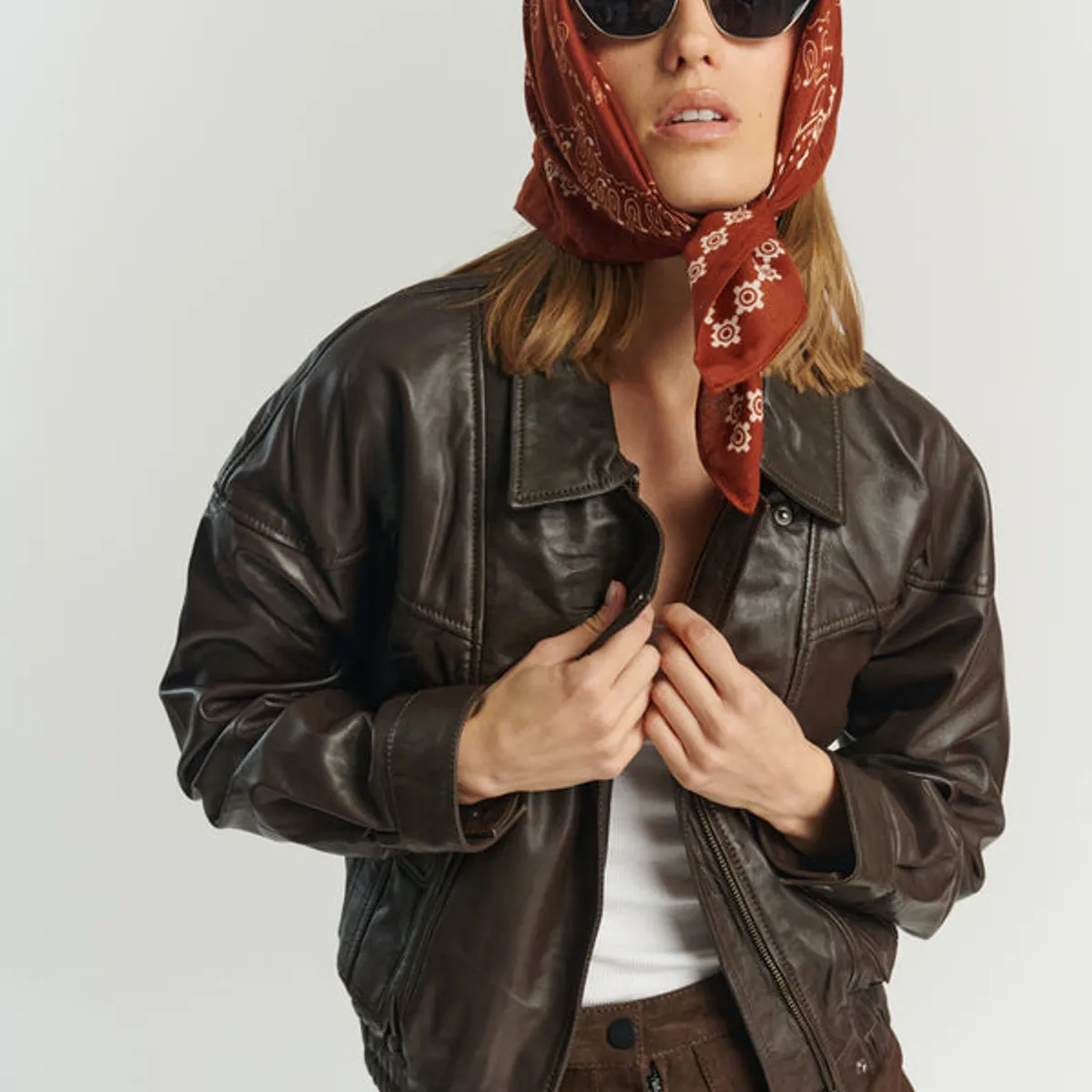 HER - BOMBER DE CUERO CHOCOLATE