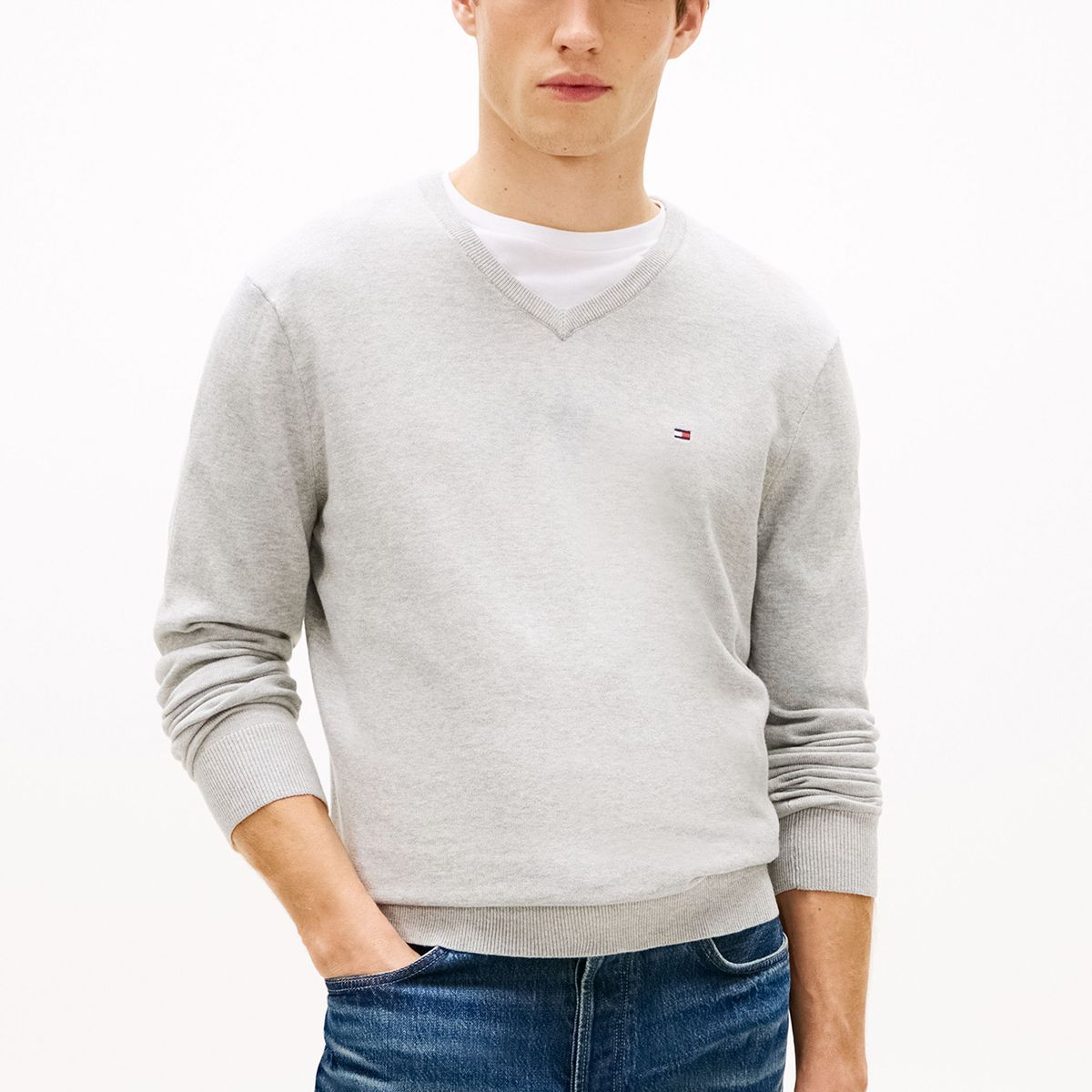 TOMMY HILFIGER - Sweater Essential Con Cuello V Gris Tommy Hilfiger