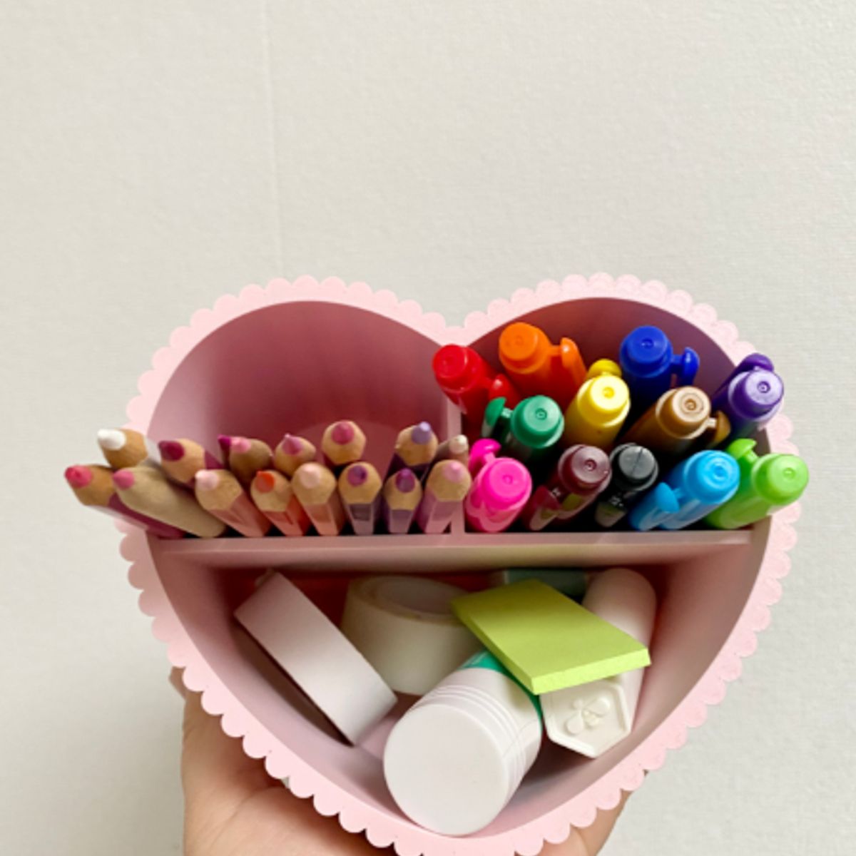 GENERICO - Organizador de escritorio inclinado con forma de corazón