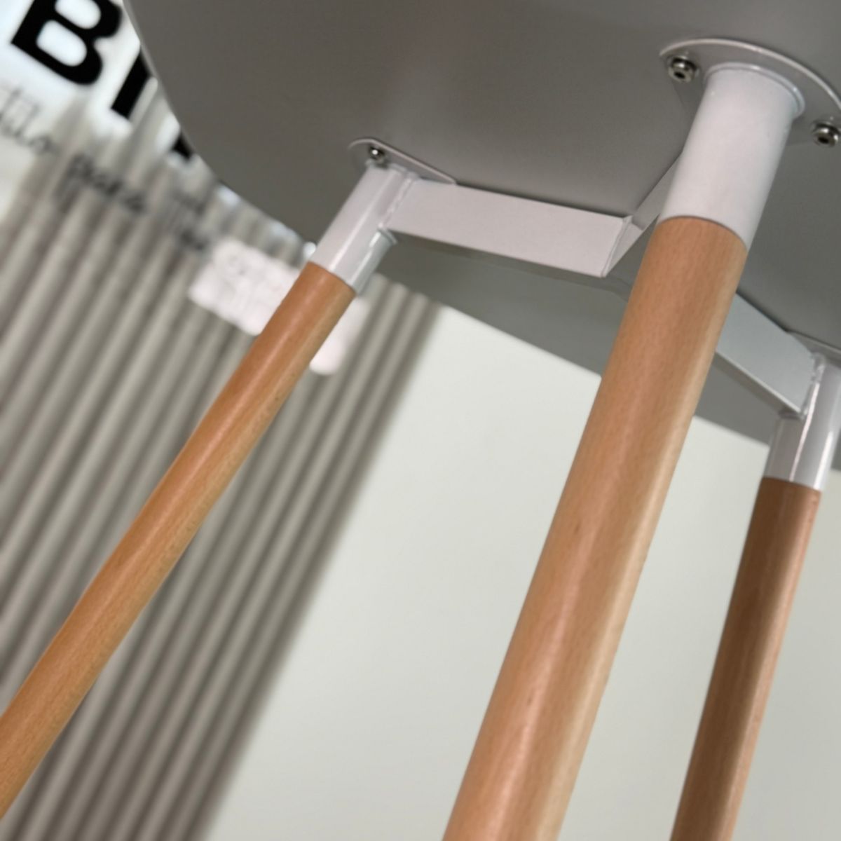 HABITA2 CHILE - Mesa Alta Estilo Nórdico con Cubierta de MDF - 70X70 CM