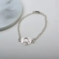 GENERICO - Pulsera con medalla de la Virgen niña orando 16cm