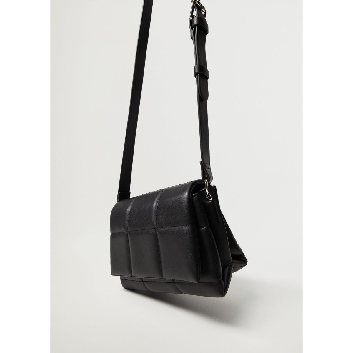 MANGO - Cartera Negra Acolchada Alessio Mujer