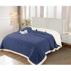 GENERICO - FRAZADA CON CHIPORRO KING DISEÑO TEXTURIZADO TRENZADO UNICOLOR RS