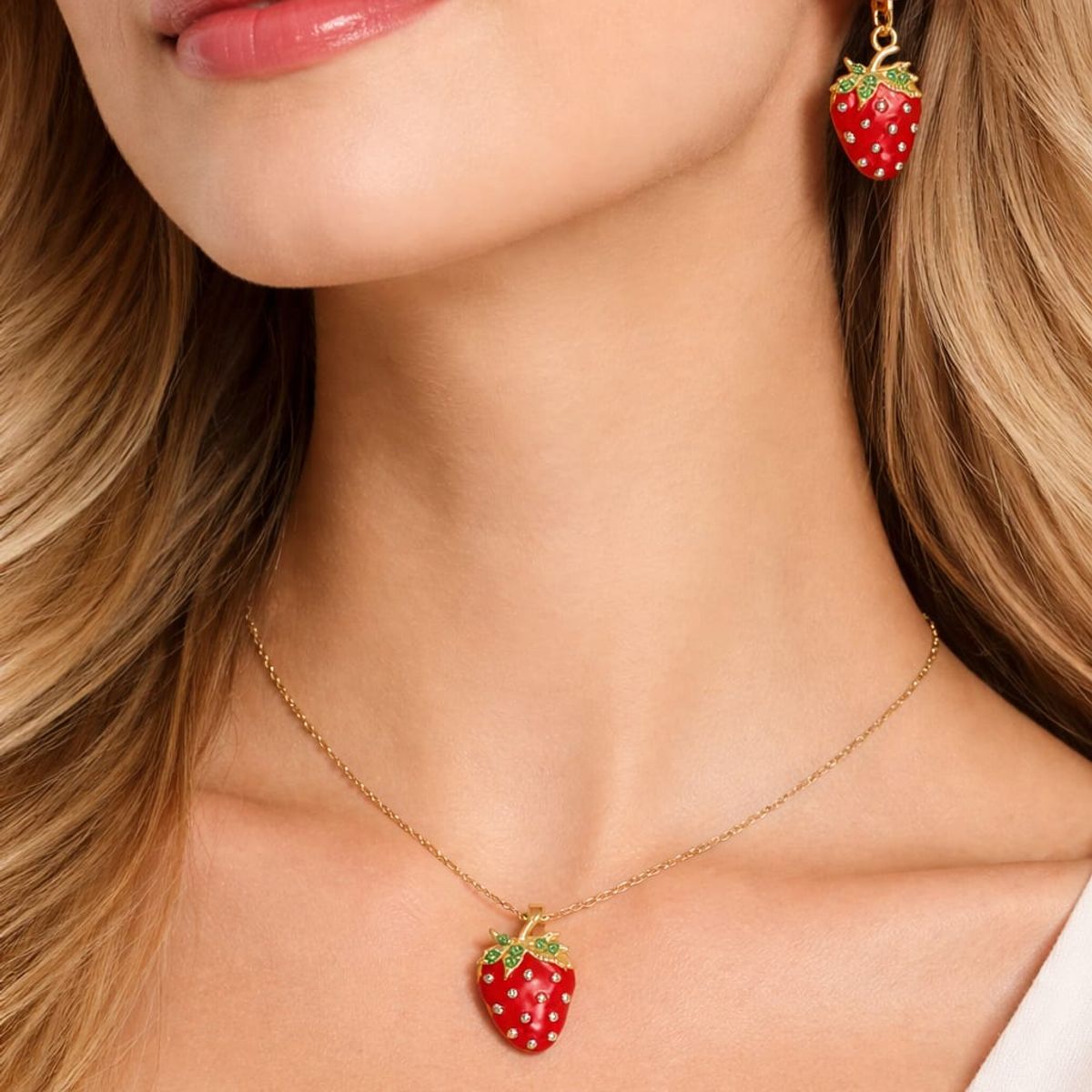 GENERICO - Set de Joyería en Acero Quirúrgico  Collar + Aros Frutilla Regalo San Valentín