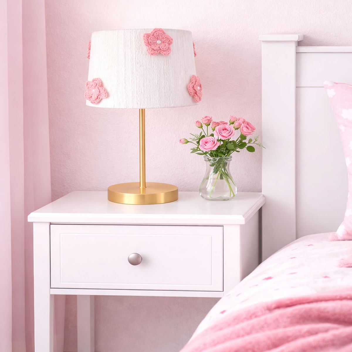 DECORACION CREATIVA - Lampara Infantil Mesa - Linea Flor de Algodón Rosa - Base Dorada