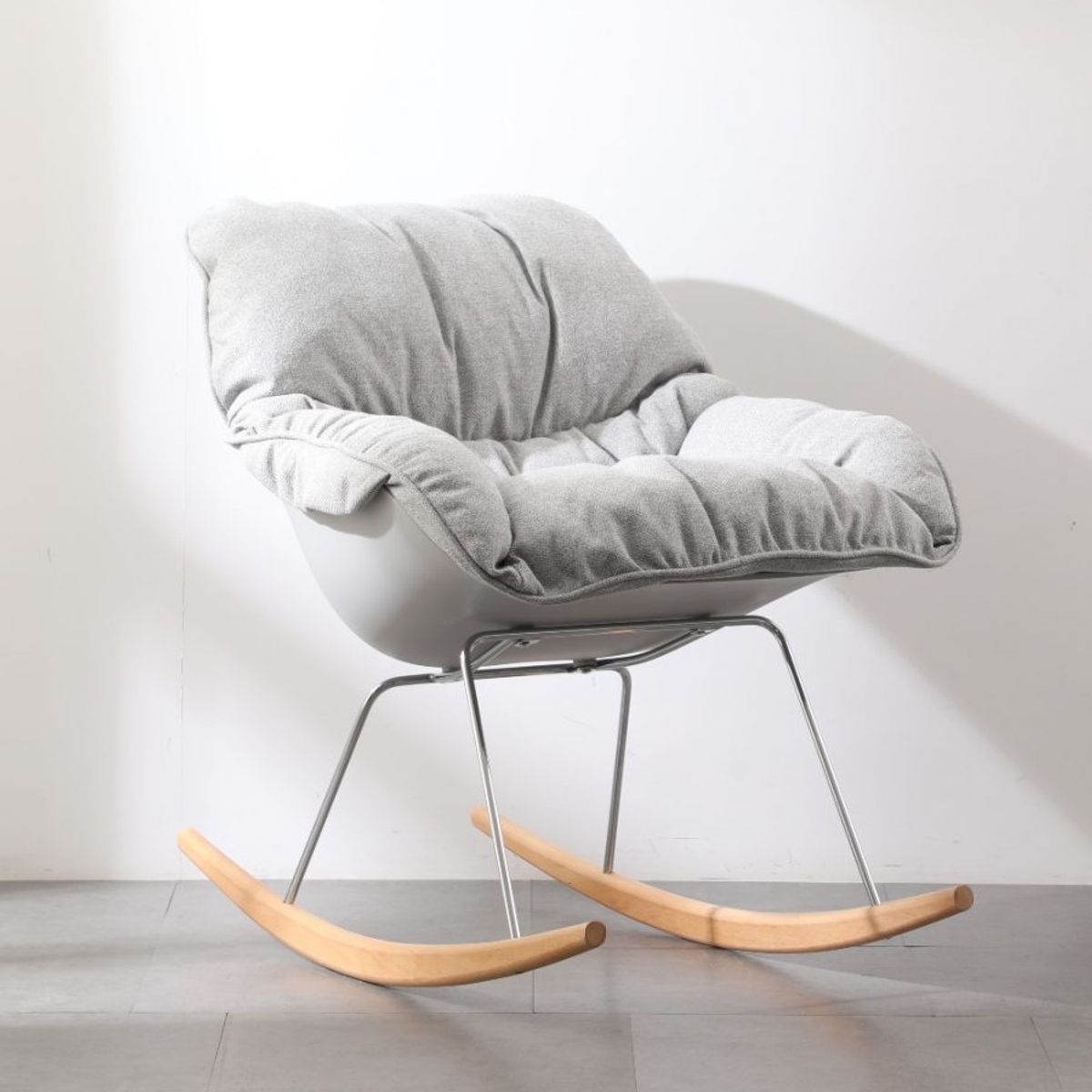 TENDENCIA HOME - Silla mecedora marca Tendencia Home modelo Sebastiana color gris