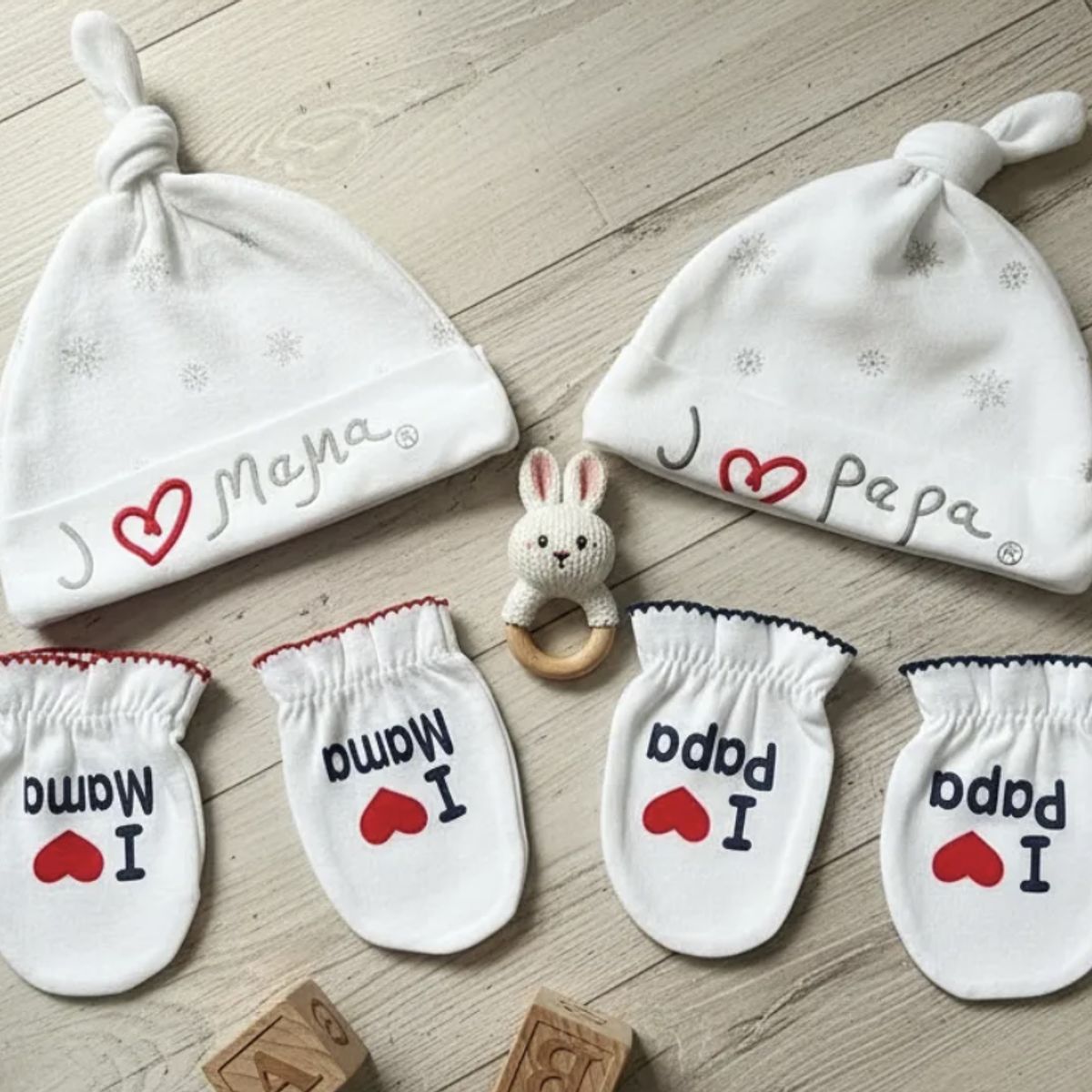 HAOKIDS - Set de 2 gorros y 2 pares de mitones para bebé de 0 a 6 meses diseño Mama y Papa